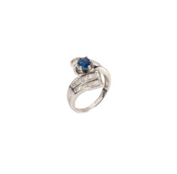 White gold, diamonds and sapphire ring