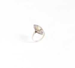 18kt white gold navette ring